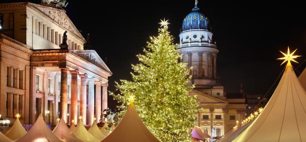 Берлин в декабре радует туристов своей жизнерадостностью и праздничным нарядом, а вот погода в начале зимы иногда может подпортить настроение