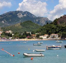 Вода на черногорских морских курортах становится тёплой уже в середине июня