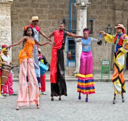 Зимой кубинцы отмечают много красочных фестивалей и праздников, представляющих для туристов огромный интерес