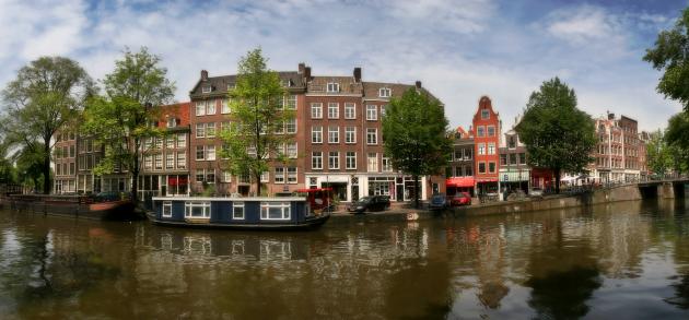 Амстердам - невероятно притягательный город, для которого понятие низкого сезона просто не существует