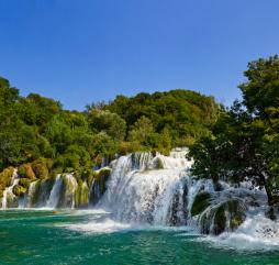В середине весны в Хорватии открывается сезон экскурсионных поездок