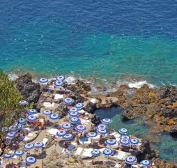 На пляжах Капри уже в конце мая можно спокойно купаться