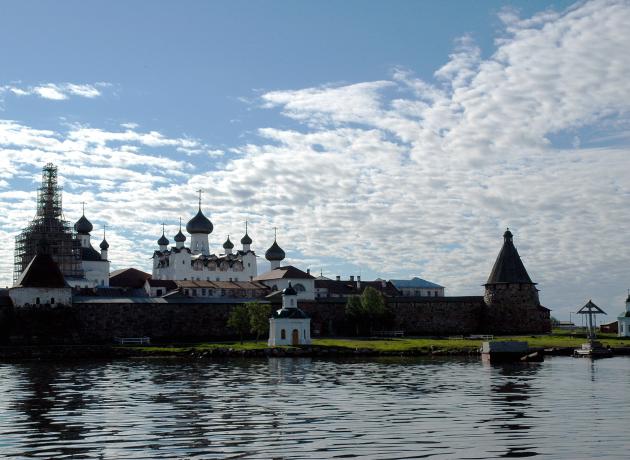  Монастырь на Соловках в Белом море основан в 1436 (фото flickr.com Maxim Massalitin)