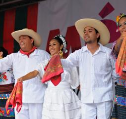 Круглый год событийный календарь Мексики пестрит разнообразными фестивалями и масштабными празднествами