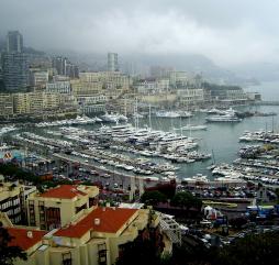 В Монако вполне можно ехать и зимой - погода тут мягкая, осадки редки, минусовая температура - большая редкость