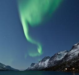 Северное сияние, несомненно, стоит того, чтобы приехать в Норвегию лютой зимой
