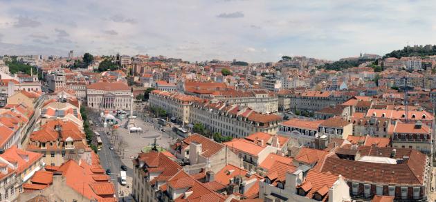 Португалия - ''провинциальная окраина Европы'', излюбленное место размеренного, респектабельного отдыха пресытившихся стандартными красотами туристов 