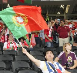 С сентября по май португальцы регулярно посещают футбольные матчи