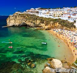 В разгар лета на материковой части Португалии очень жарко, на островной части в этот период времени намного мягче и приятнее
