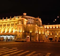 Театральный сезон в Питере - грандиозное событие не только для города, но и для всей России