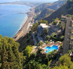 Летом на курортах Сицилии очень жарко, да и вода крайне тёплая