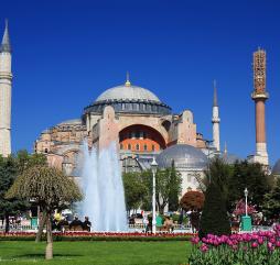 Весна в Стамбуле покорит Вас роскошным убранством парков и садов